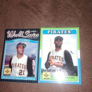 Lot of 2 Roberto Clemente Baseball Cards